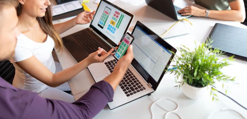 Se reconvertir dans l’informatique, avec quelle formation ?